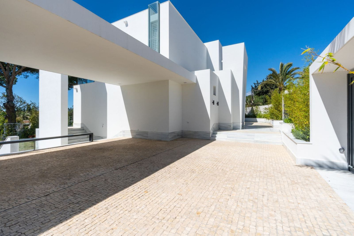 6 Bedroom Villa in Marbella - Photo 36