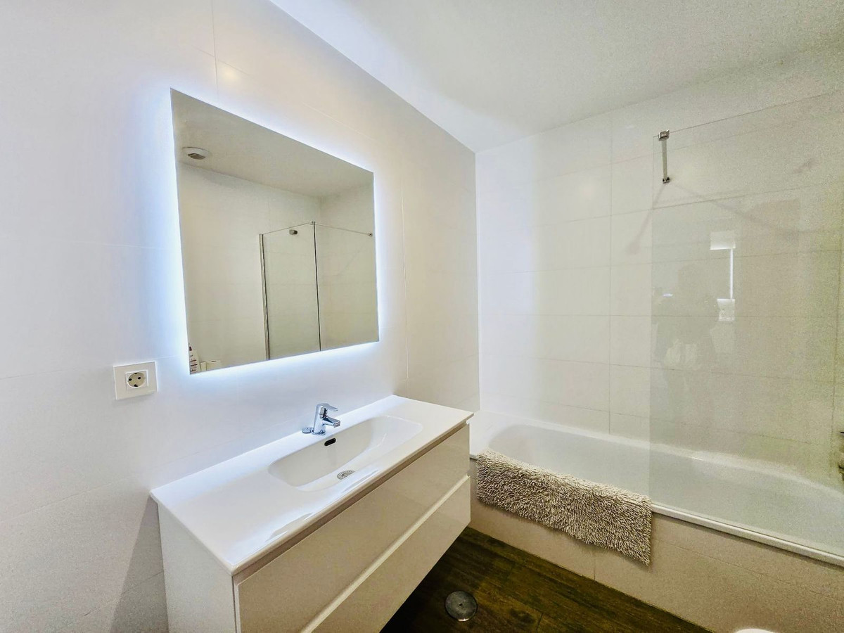 3 Bedroom Apartment in Marbella - Photo 7