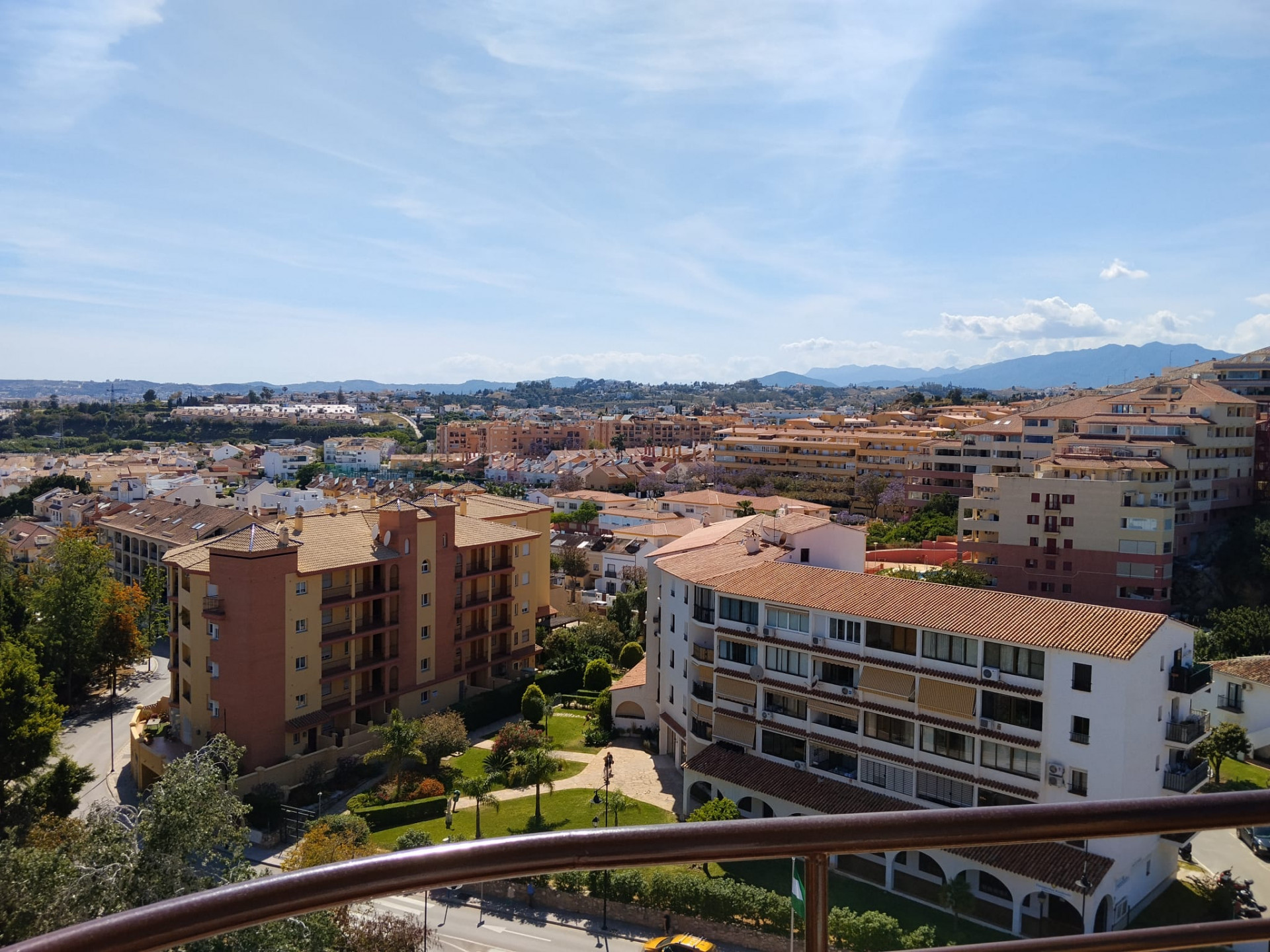 2 Bedroom Apartment in Fuengirola - Photo 3