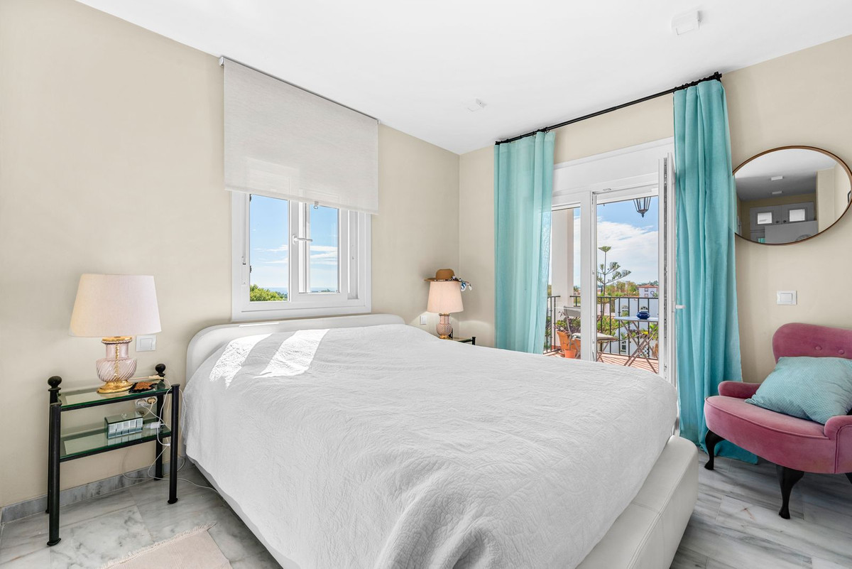 2 Bedroom Penthouse in Estepona - Photo 15