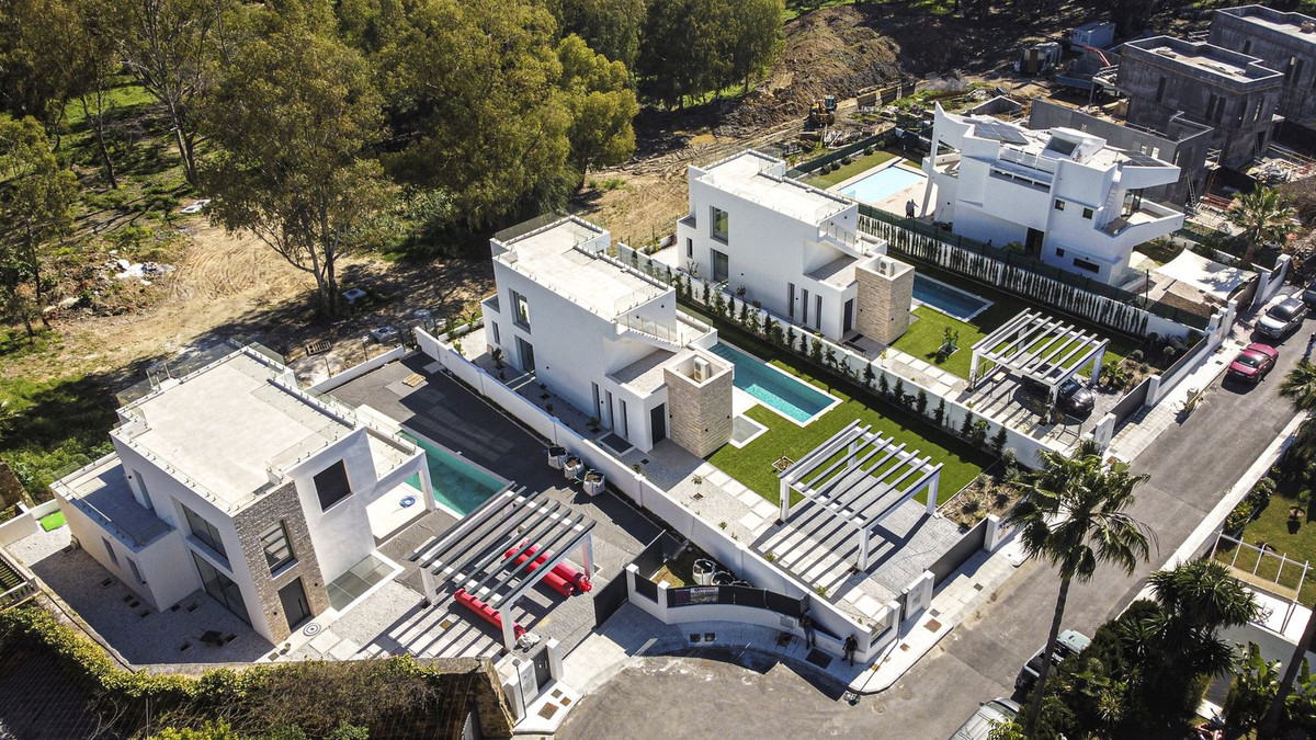6 Bedroom Villa in Estepona - Photo 56