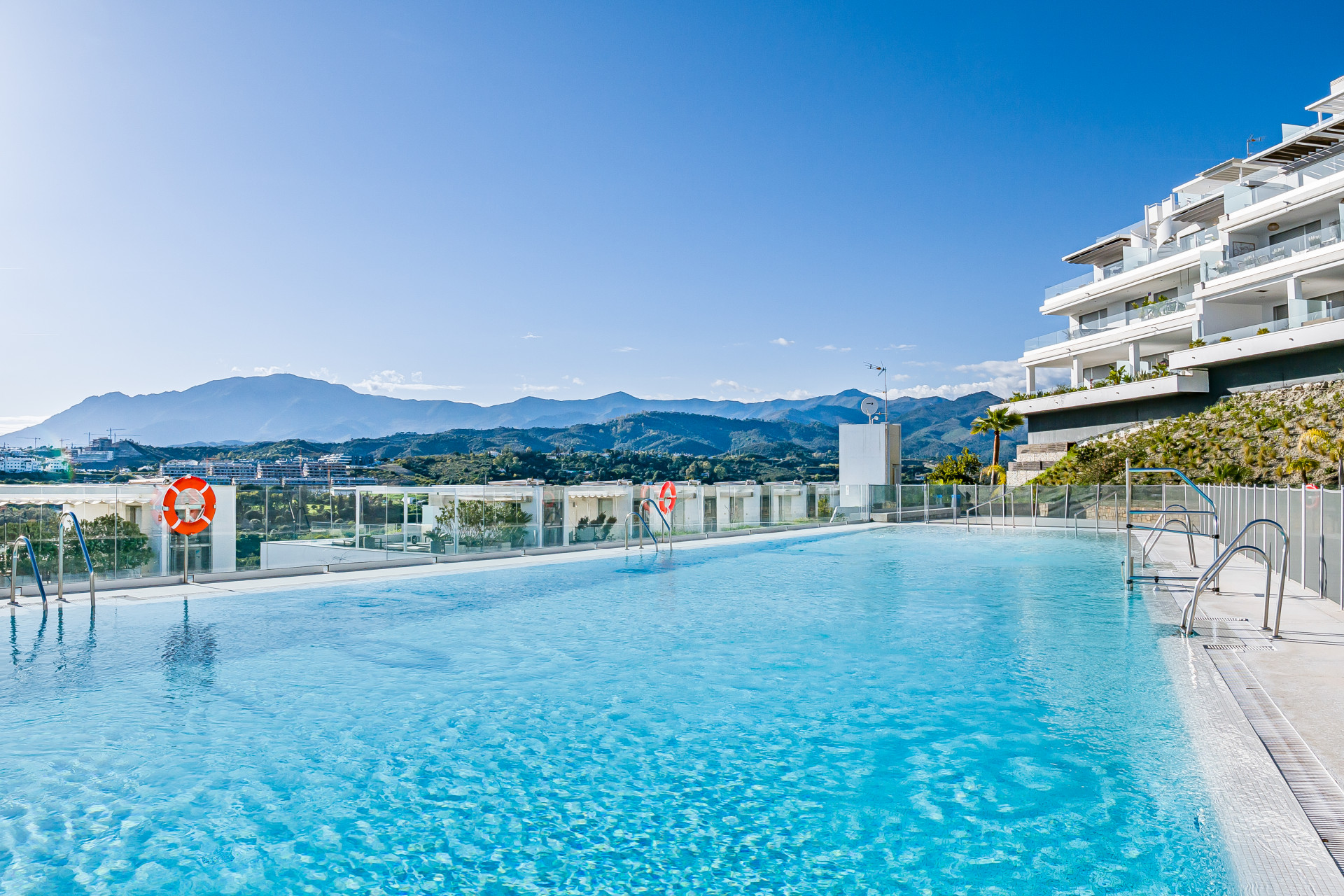 3 Bedroom Apartment in Estepona - Photo 37