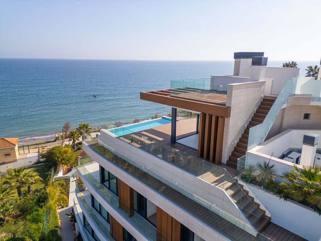 4 Bedroom Penthouse in Estepona - Photo 37