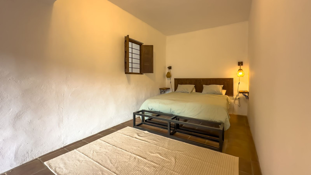 8 Bedroom Country house in Málaga - Photo 26