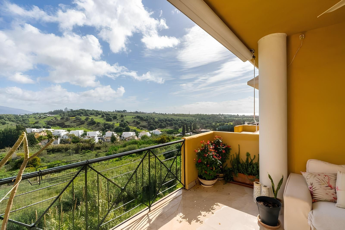 3 Bedroom Penthouse in Estepona - Photo 5