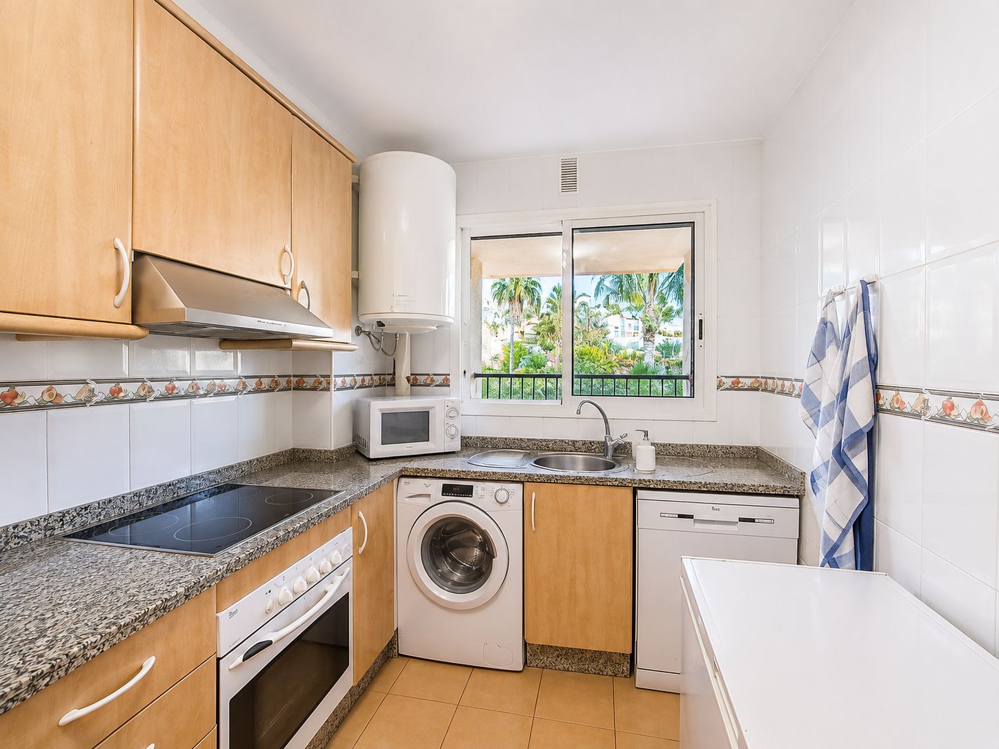 2 Bedroom Apartment in Fuengirola - Photo 17