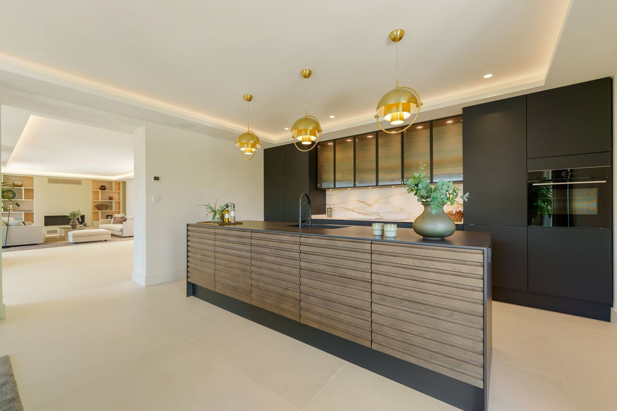 5 Bedroom Villa in Marbella - Photo 21