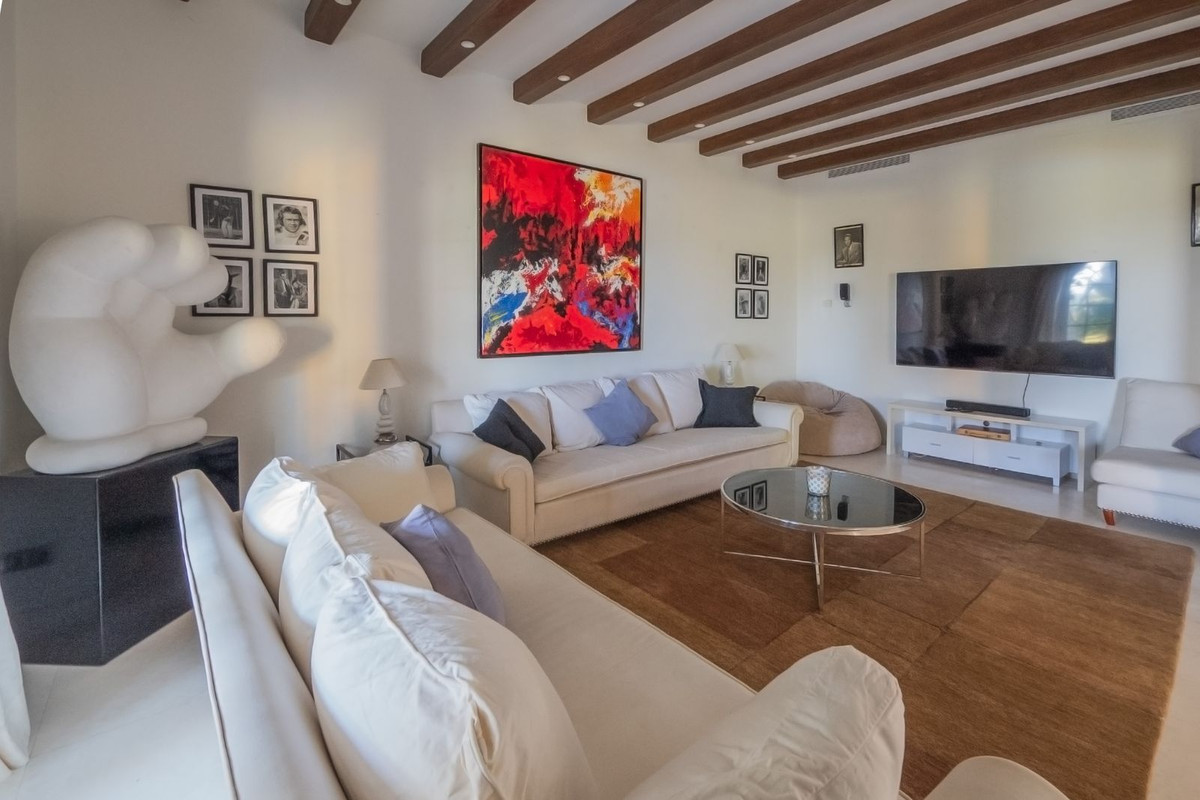 10 Bedroom Villa in Estepona - Photo 38