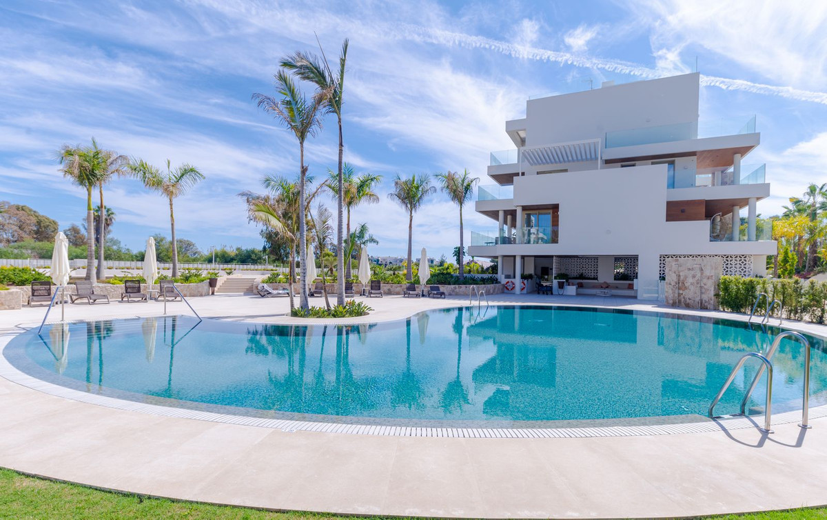 2 Bedroom Apartment in Marbella - Photo 3