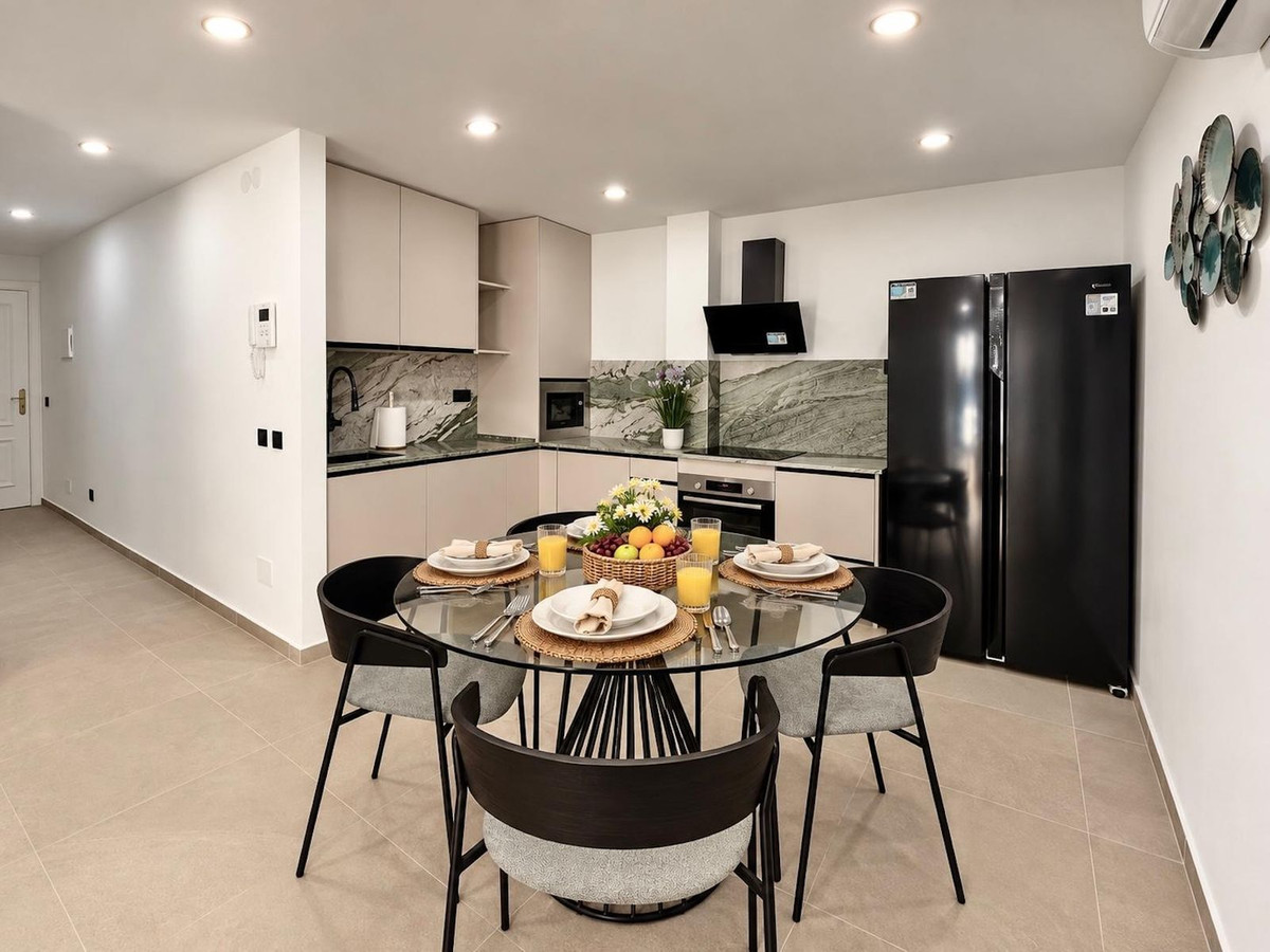 2 Bedroom Apartment in Fuengirola - Photo 11