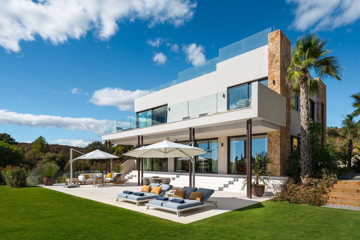 5 Bedroom Villa in Marbella - Photo 4