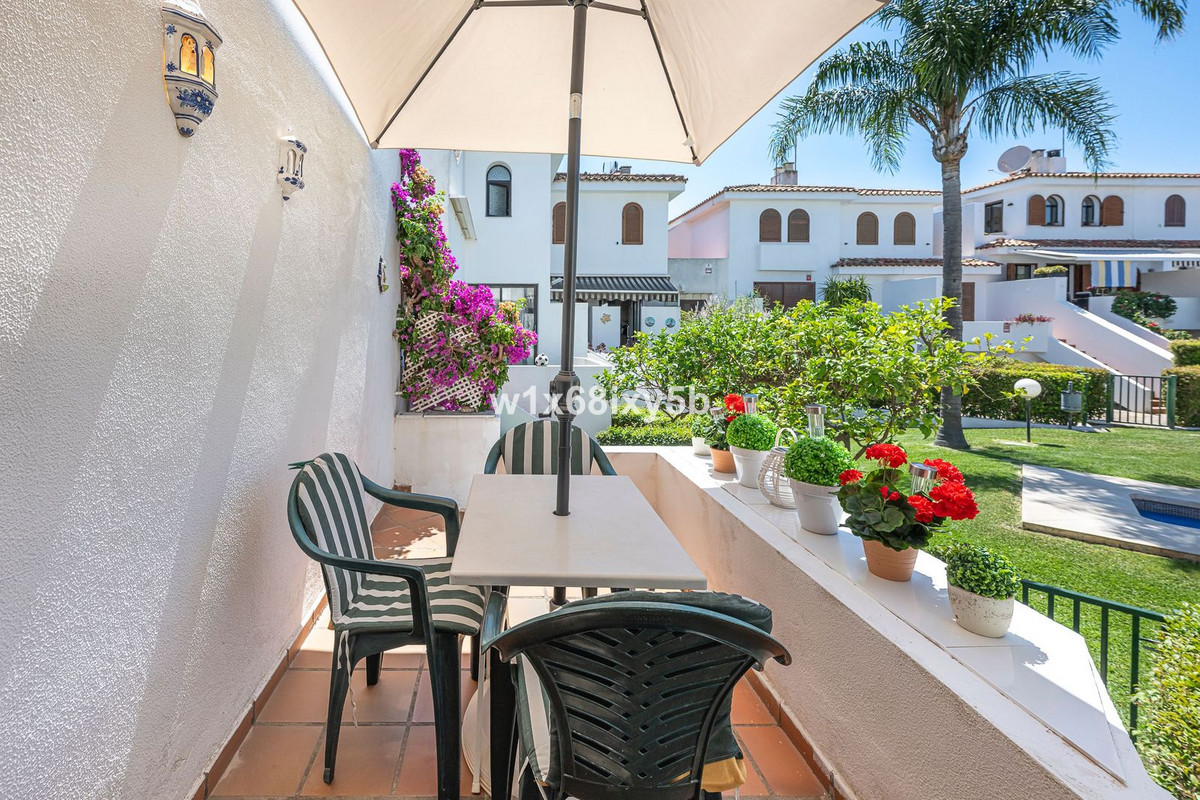 2 Bedroom Townhouse in Estepona - Photo 11