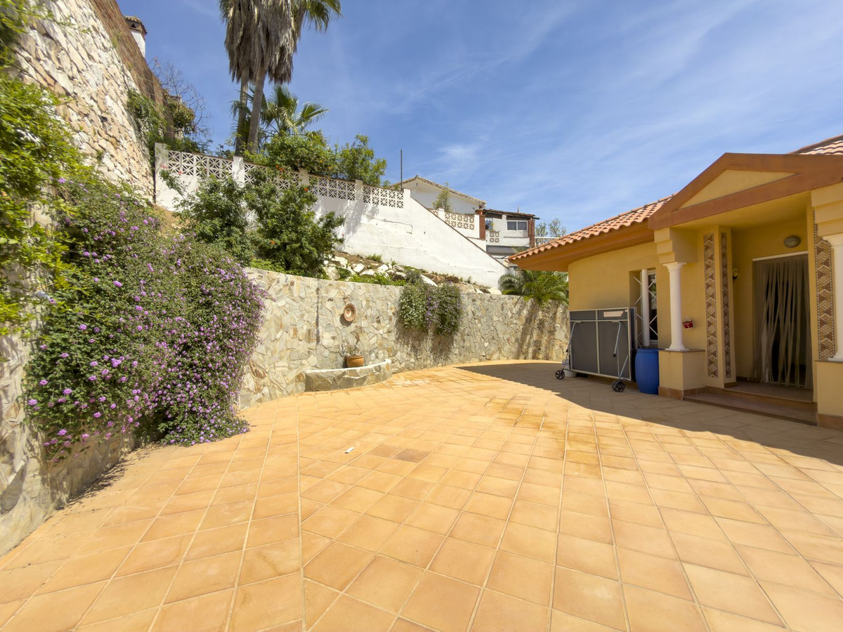 5 Bedroom Villa in Coín - Photo 5