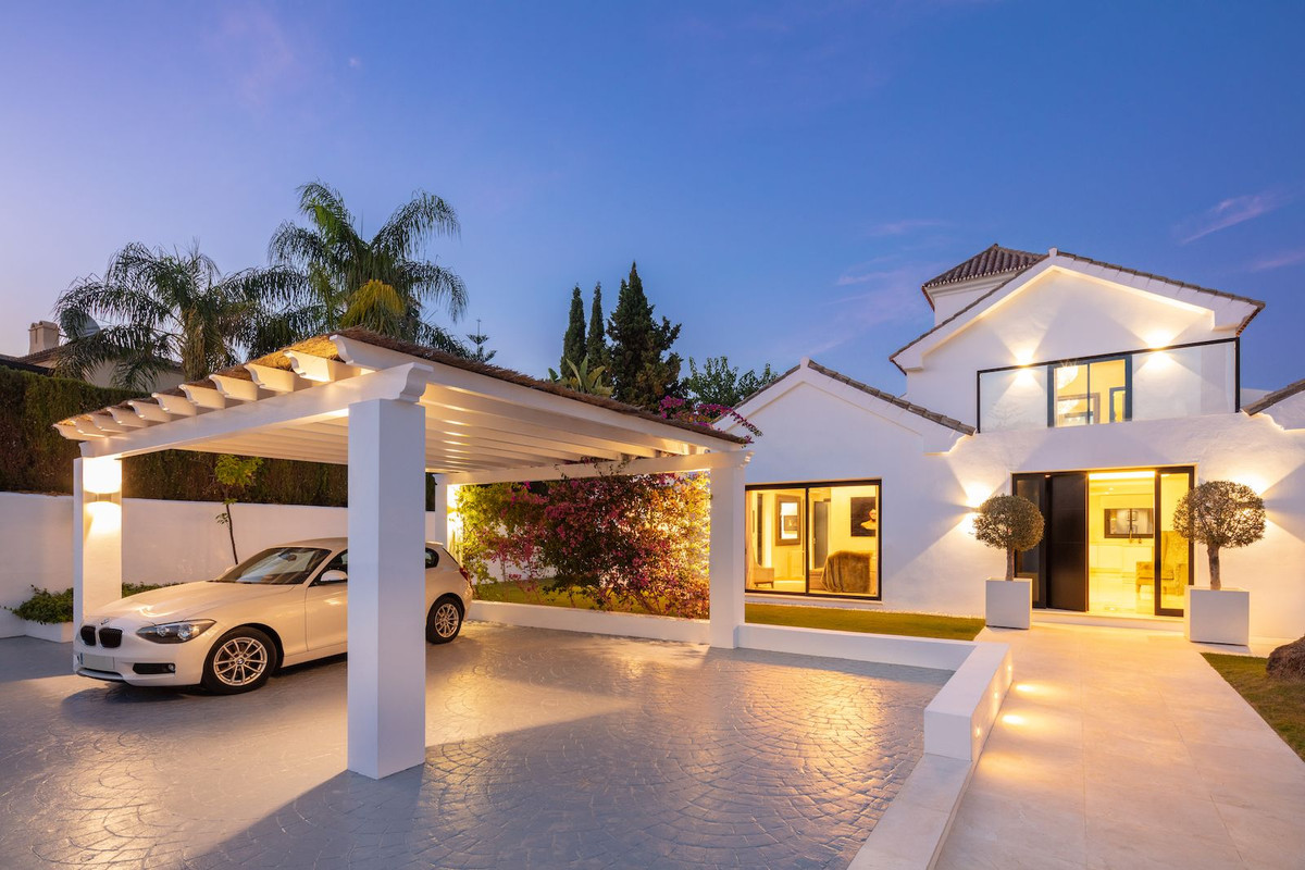 4 Bedroom Villa in Marbella - Photo 4