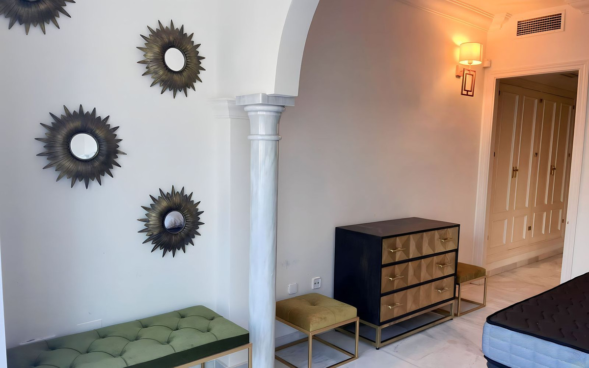 2 Bedroom Apartment in Marbella - Photo 10