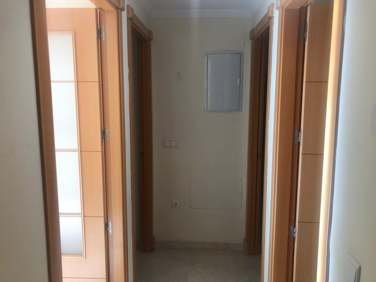 2 Bedroom Apartment in Benalmádena - Photo 3