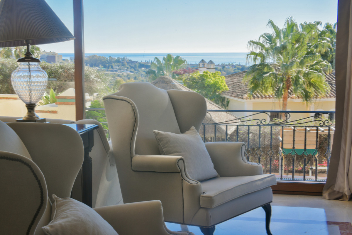 5 Bedroom Villa in Marbella - Photo 2