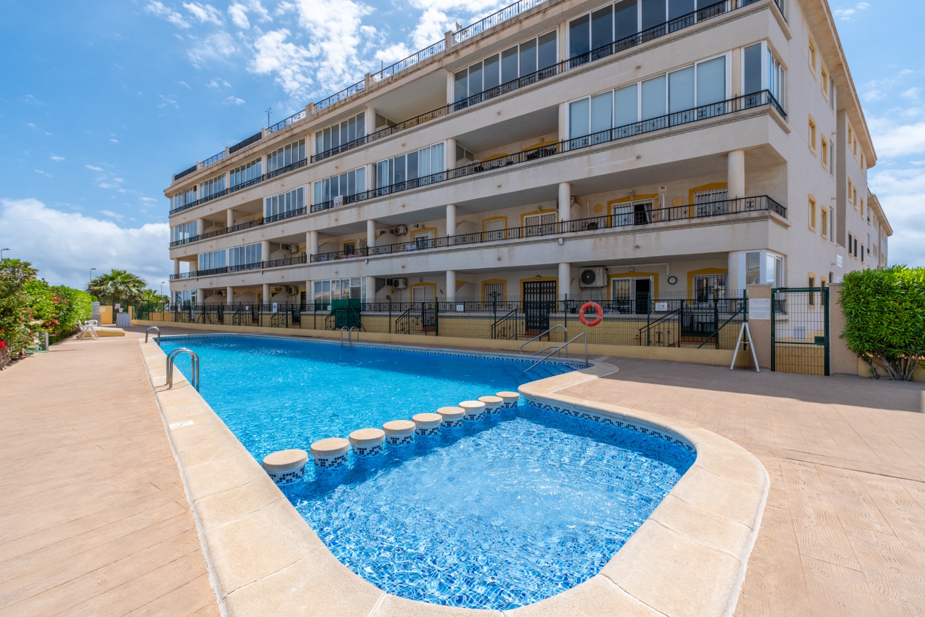 Apartamento com 2 quartos com piscina em Alicante, Espanha – Foto 1