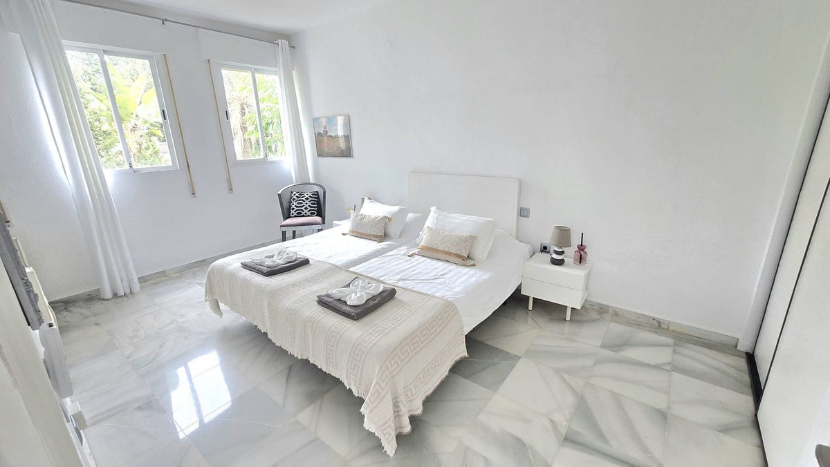 8 Bedroom Villa in Marbella - Photo 27