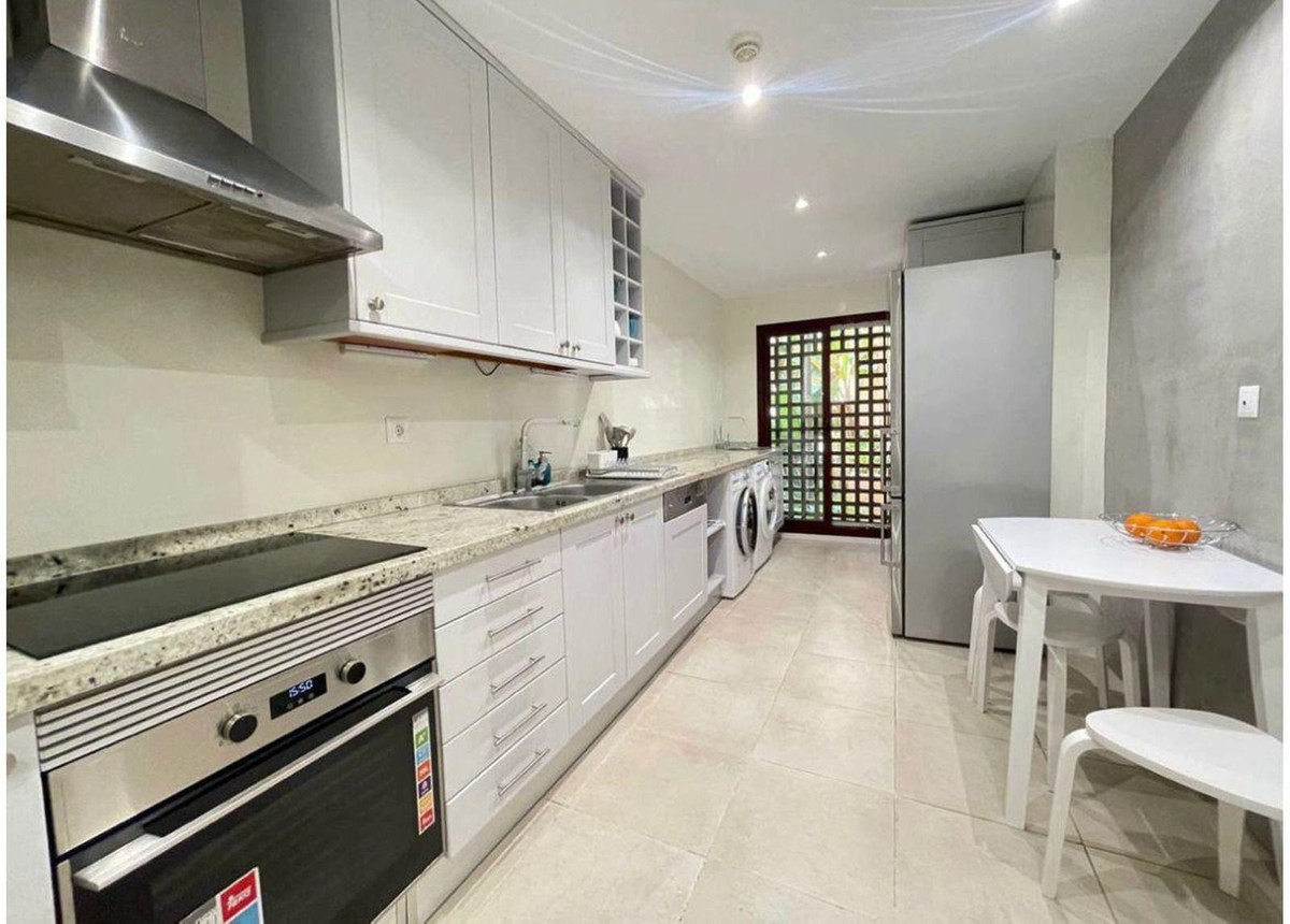 2 Bedroom Apartment in San Pedro de Alcántara - Photo 8