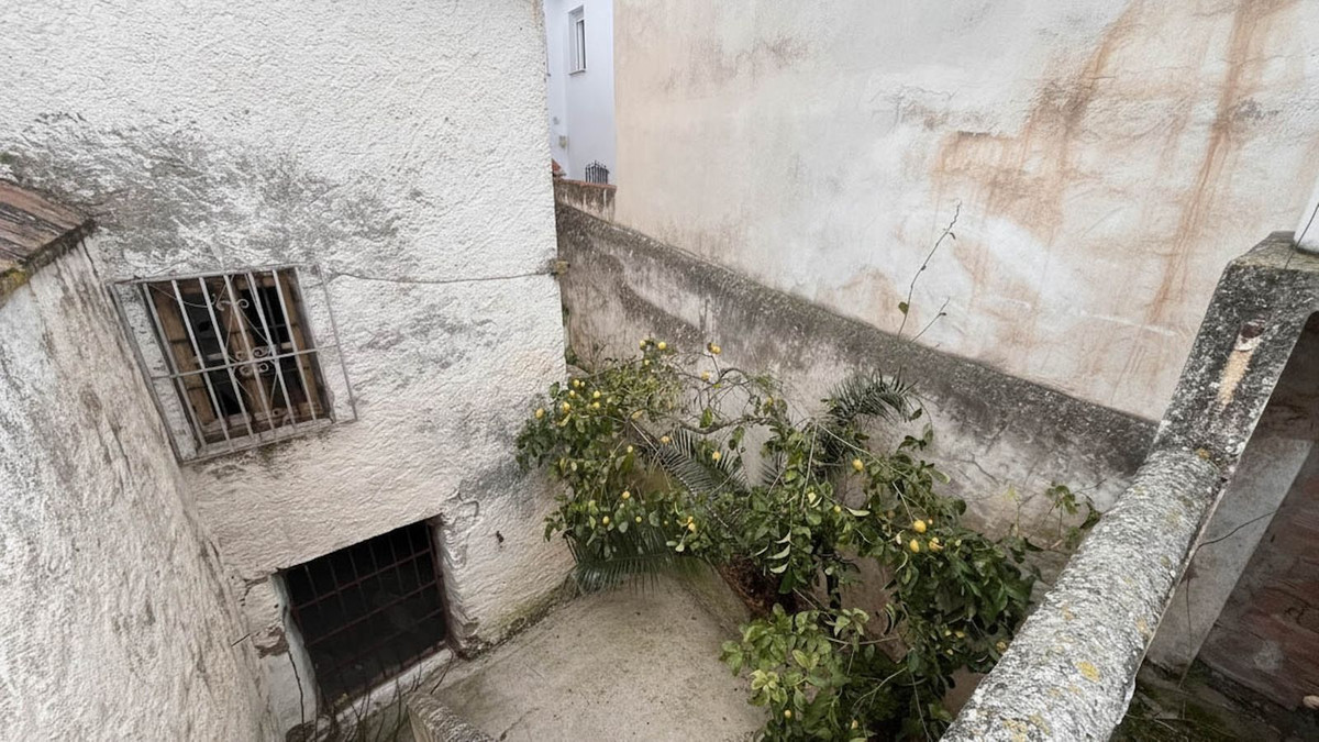 4 Bedroom Townhouse in Colmenar - Photo 7