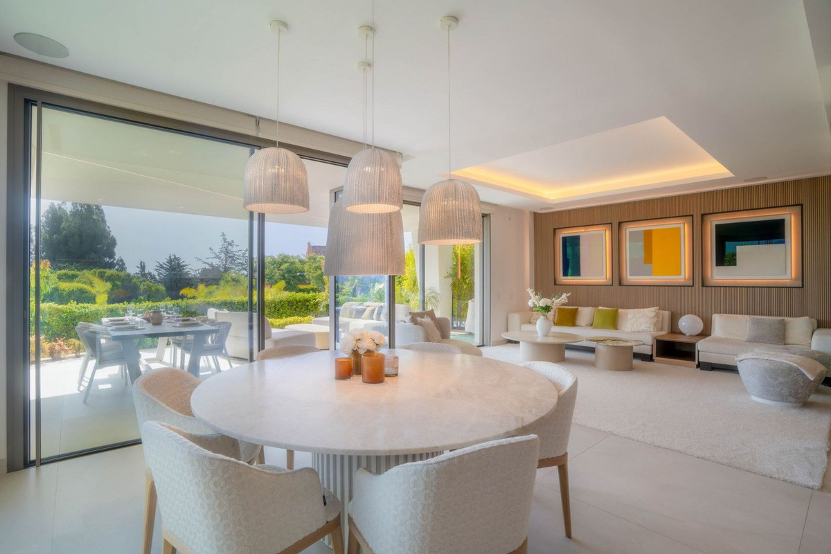 4 Bedroom Villa in Marbella - Photo 41