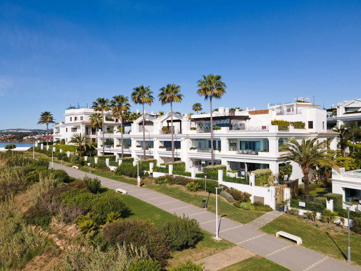 2 Bedroom Apartment in Estepona - Photo 44