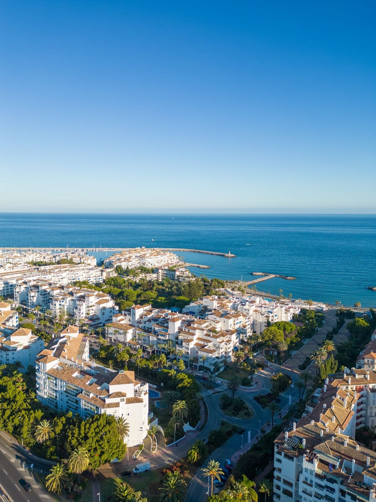2 Bedroom Apartment in Marbella - Photo 2