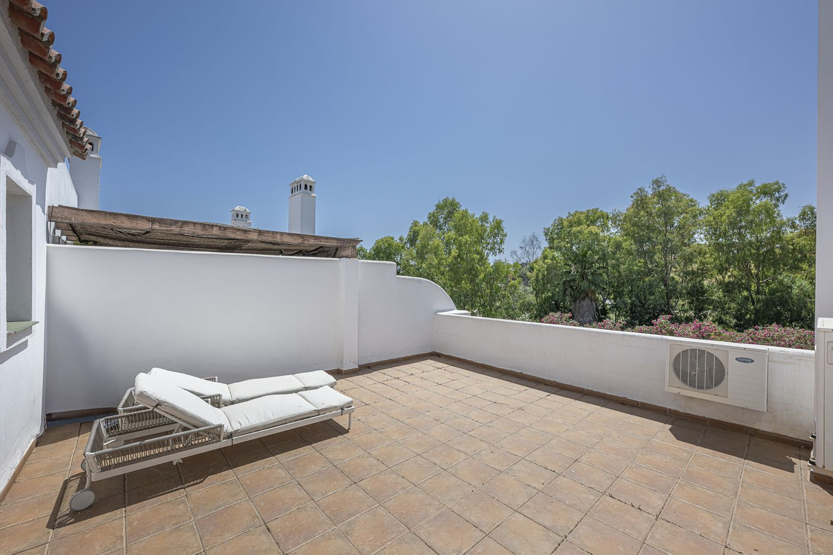4 Bedroom Townhouse in Marbella - Photo 33