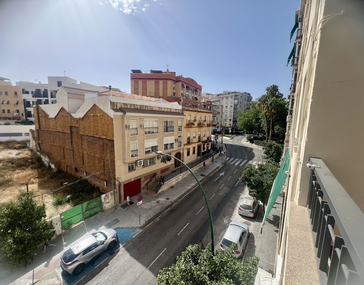 3 Bedroom Apartment in Málaga - Photo 13