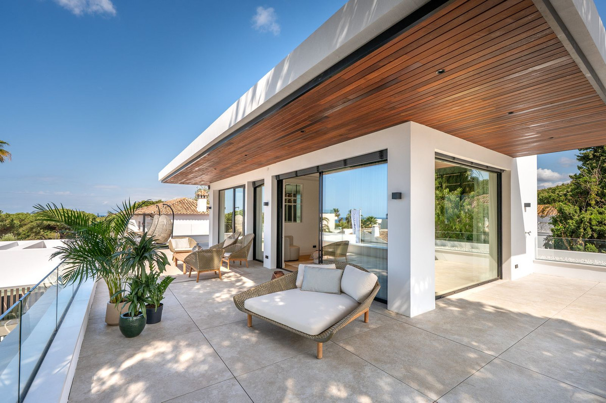 6 Bedroom Villa in Marbella - Photo 30