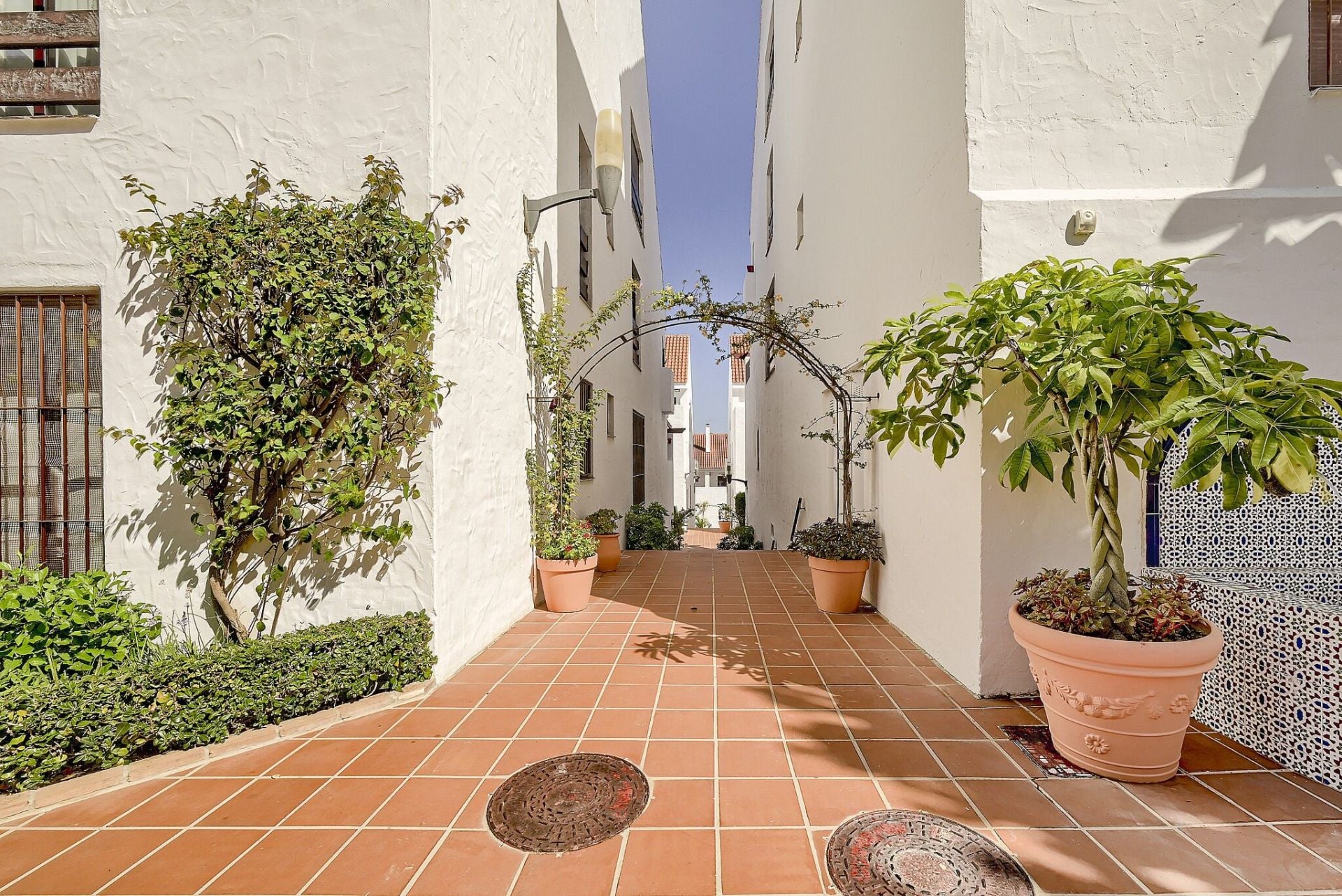 2 Bedroom Apartment in Marbella - Photo 21