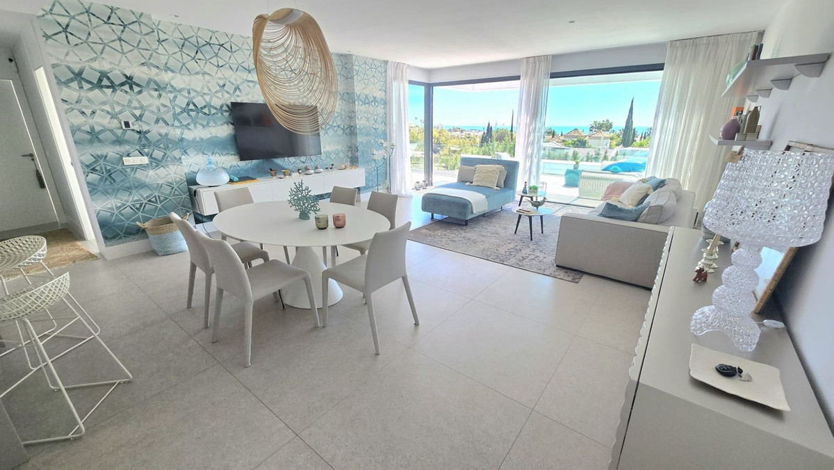 2 Bedroom Apartment in Benahavís - Photo 5