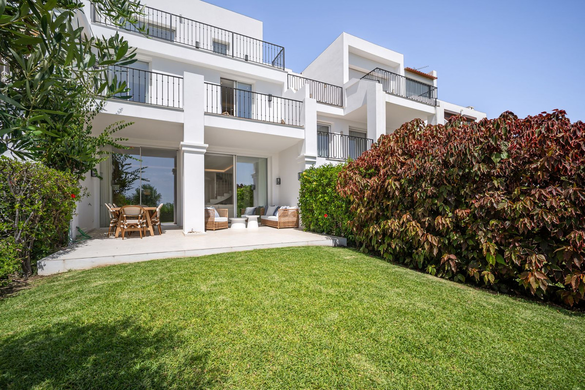 4 Bedroom Townhouse in Benahavís - Фото 12