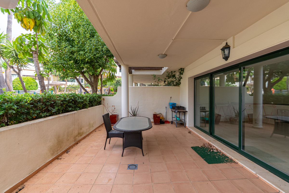 4 Bedroom Townhouse in Estepona - Photo 10