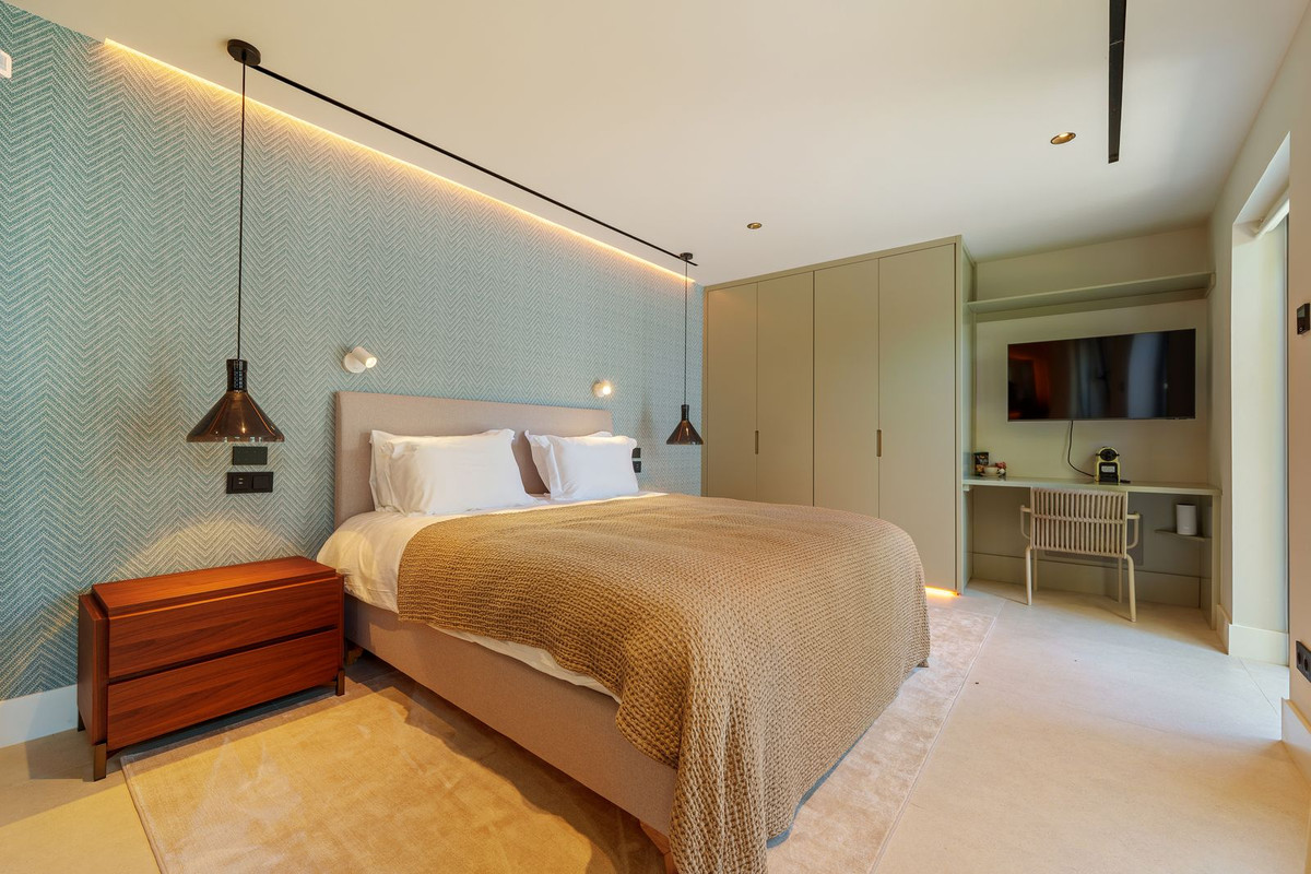 5 Bedroom Villa in Marbella - Photo 42