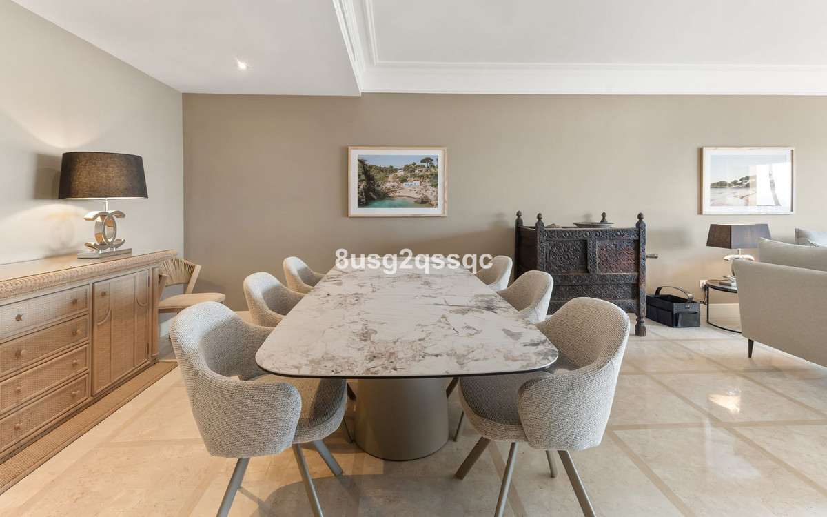 2 Bedroom Apartment in Estepona - Photo 4