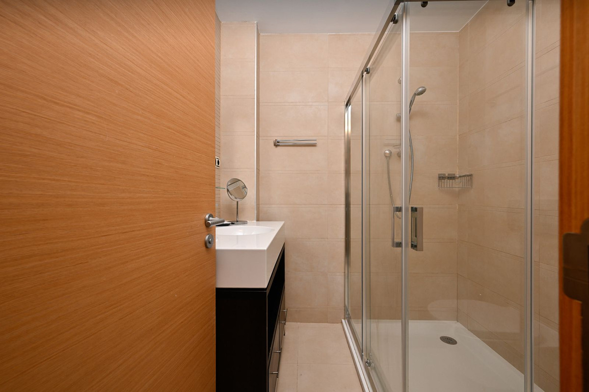3 Bedroom Apartment in Marbella - Photo 14