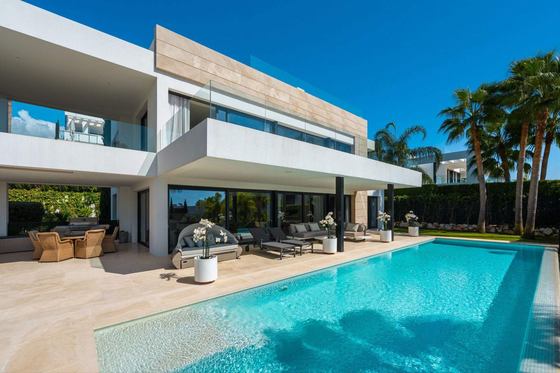 5-bed property for sale in Nueva Andalucia