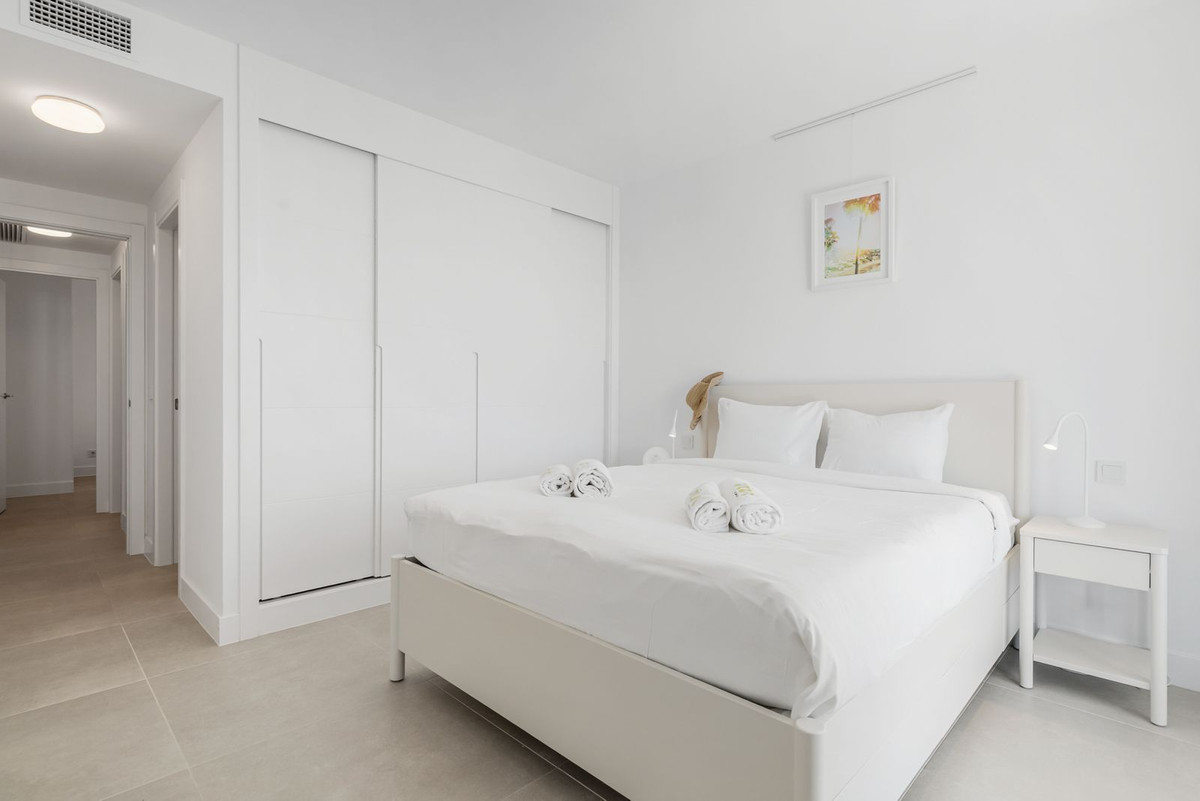 3 Bedroom Apartment in Fuengirola - Photo 14
