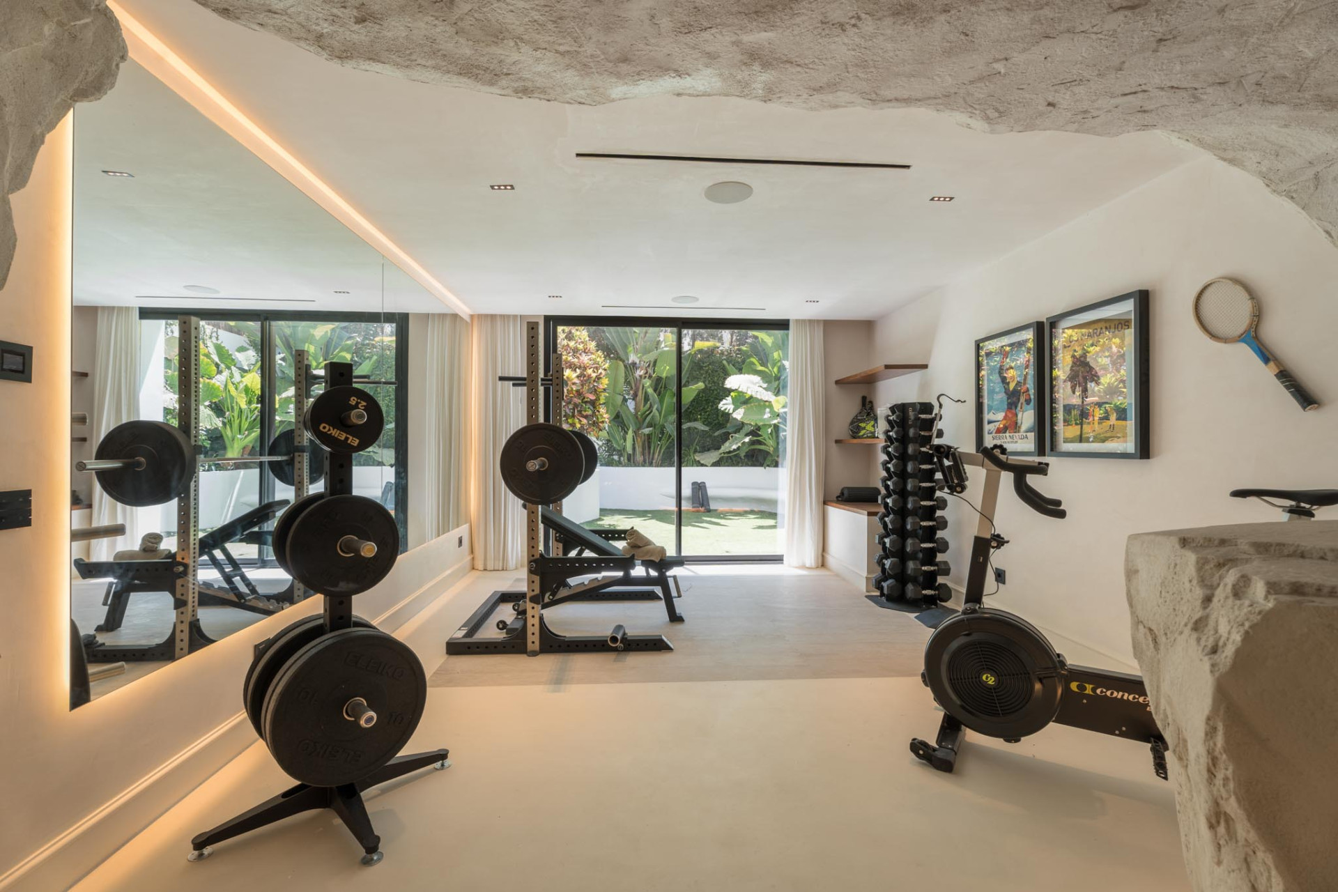 6 Bedroom Villa in Marbella - Photo 25