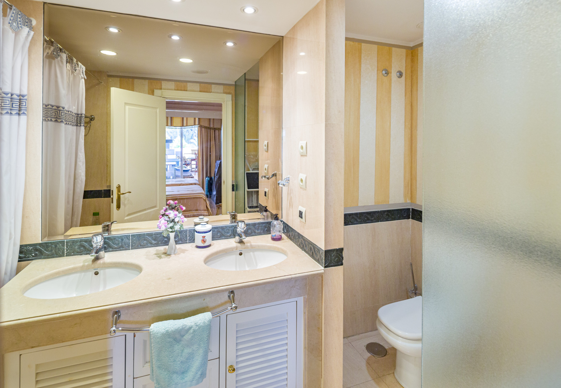 2 Bedroom Apartment in Marbella - Photo 19