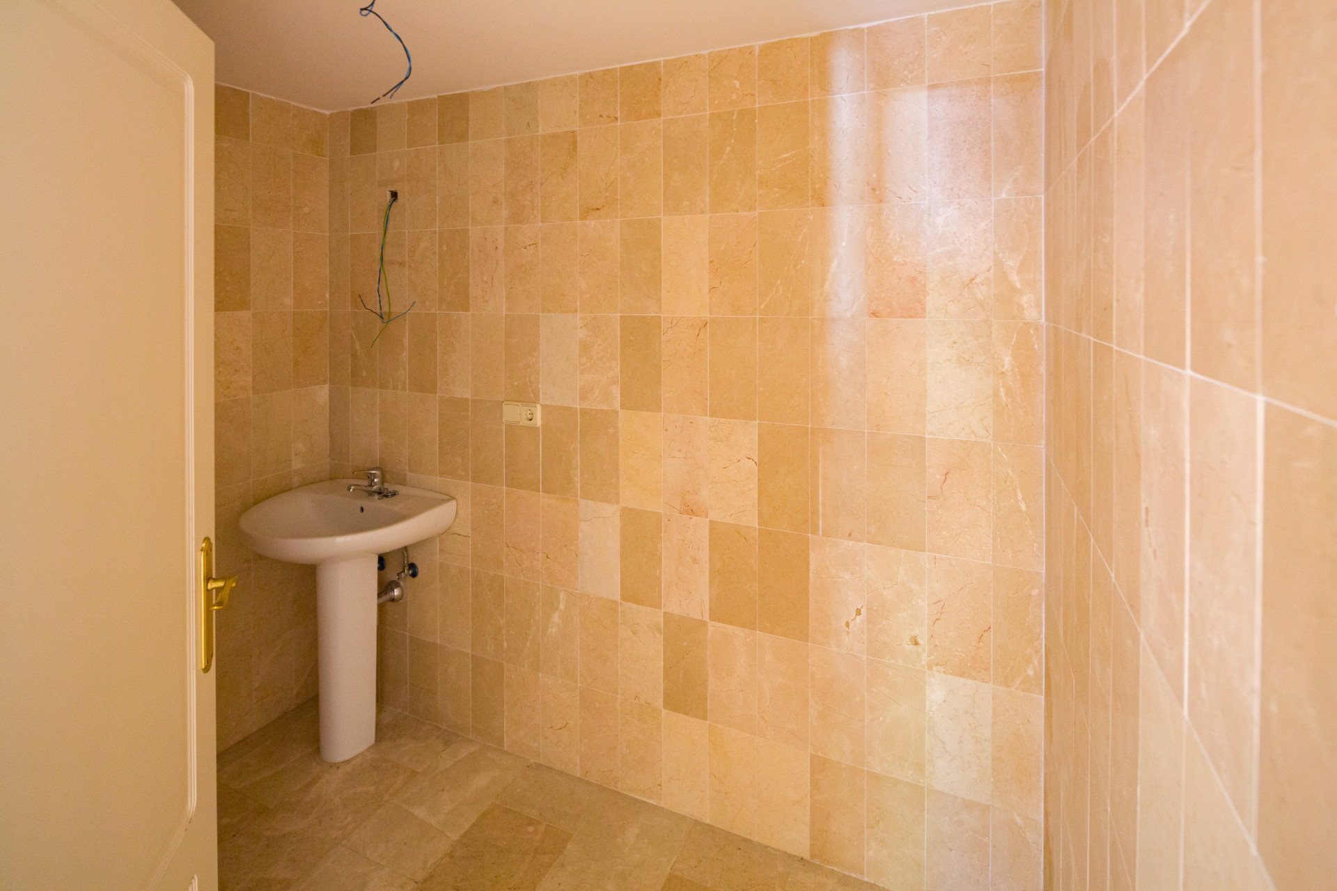 5 Bedroom Apartment in Estepona - Photo 12