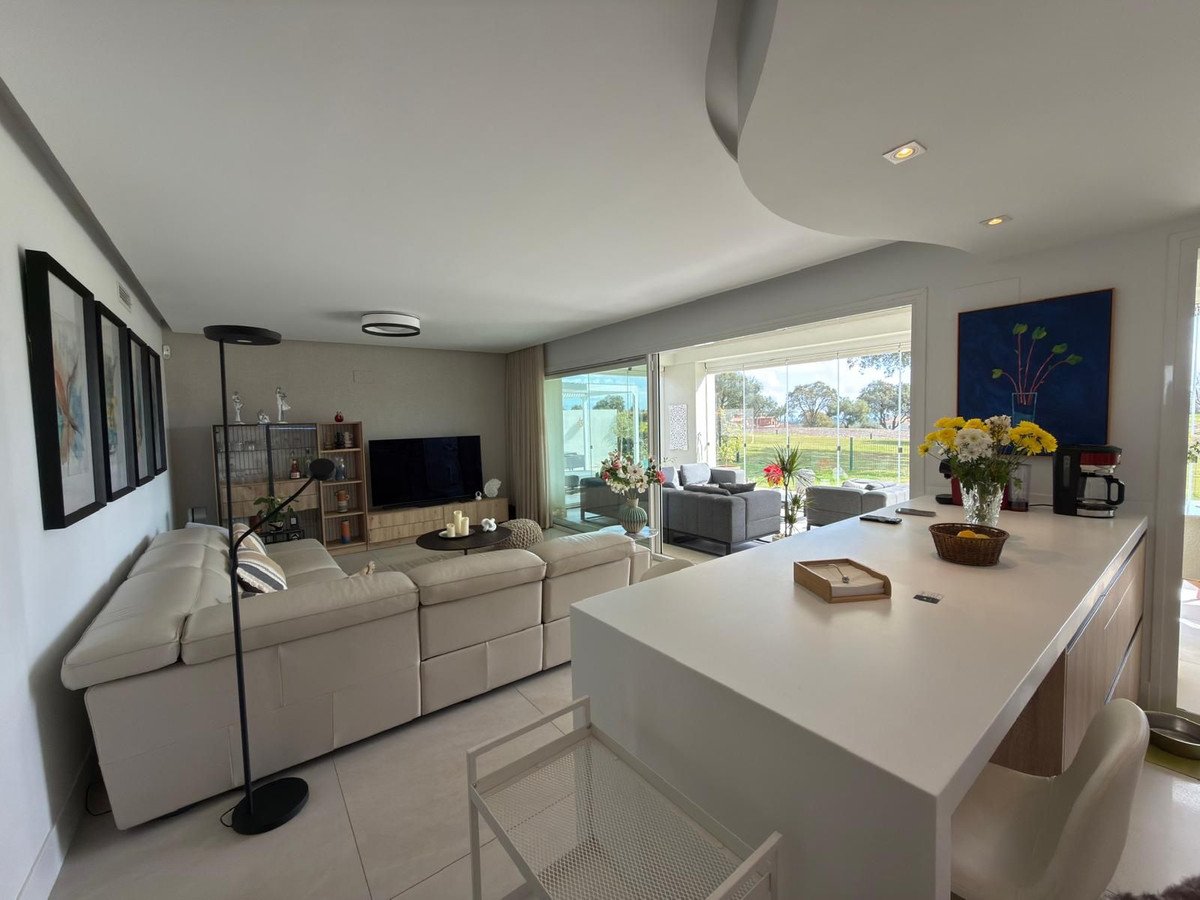 3 Bedroom Apartment in San Roque - Photo 11