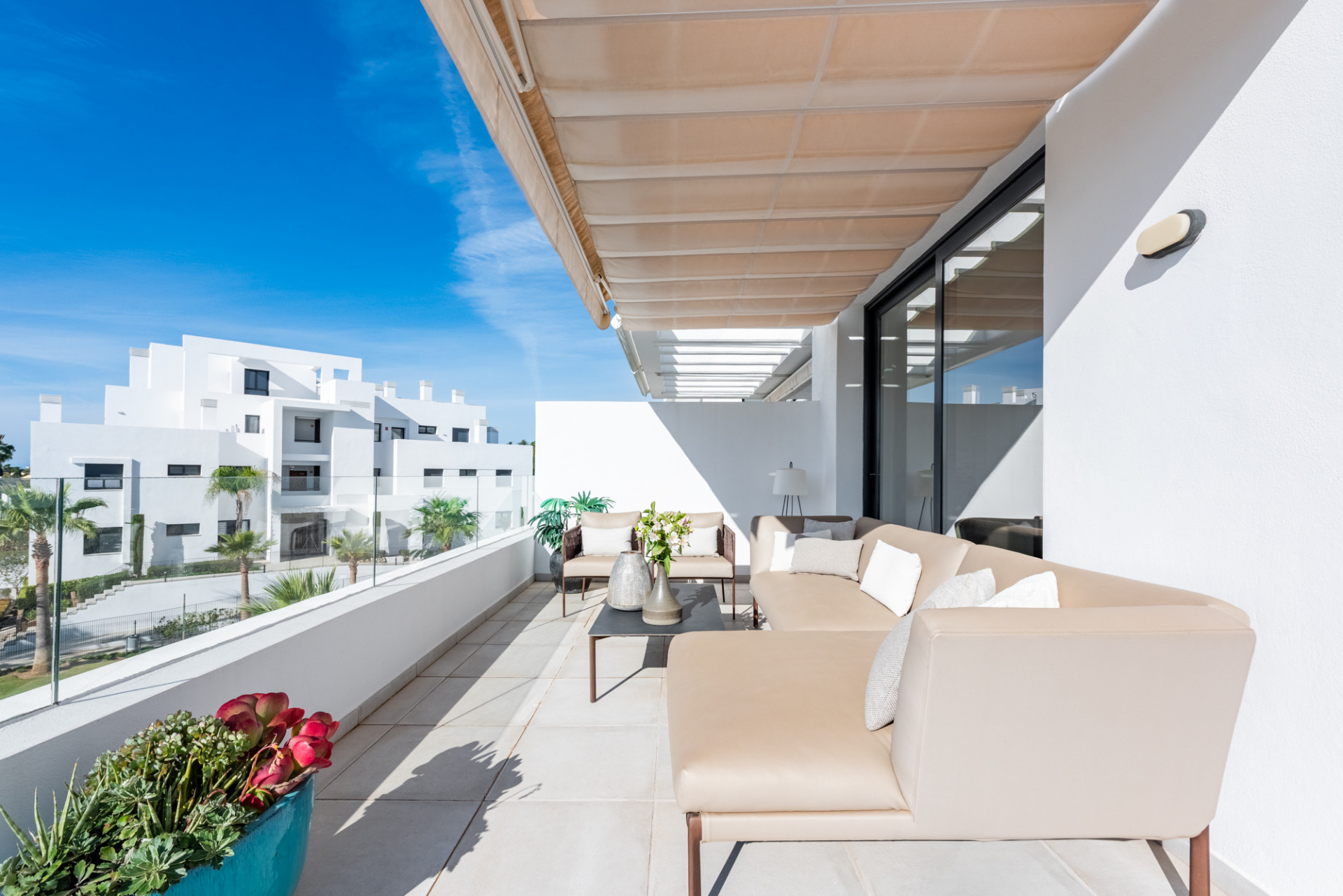 3 Bedroom Penthouse in Estepona - Photo 26
