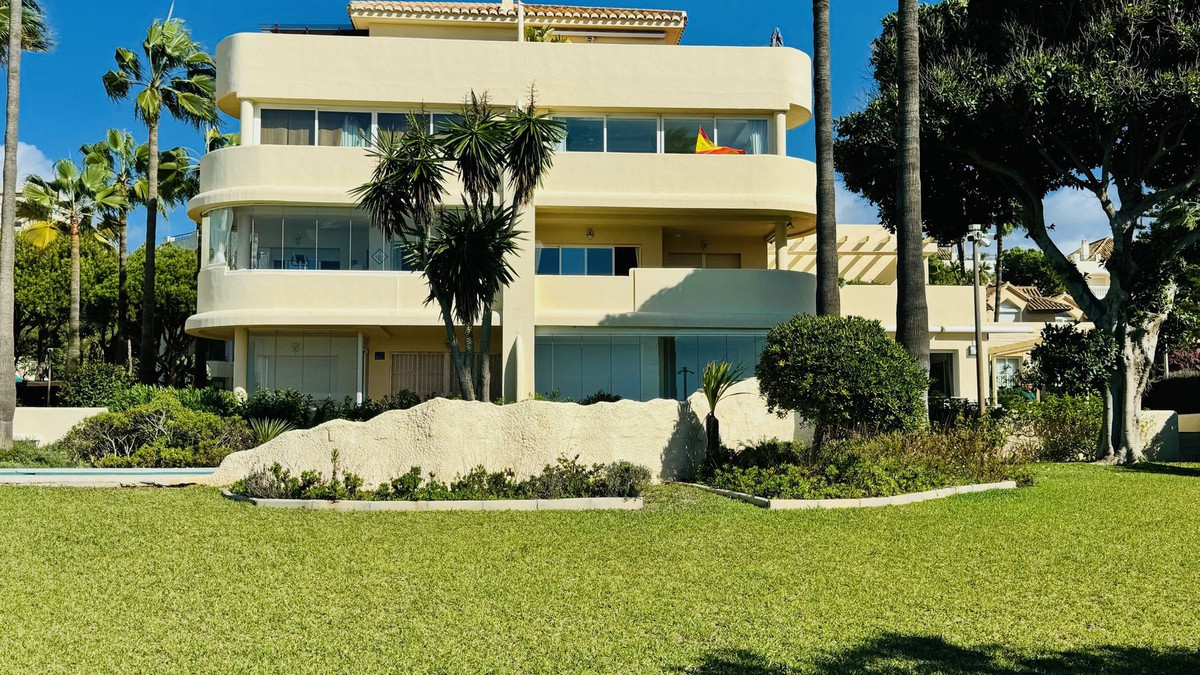 2 Bedroom Apartment in Marbella - Photo 13