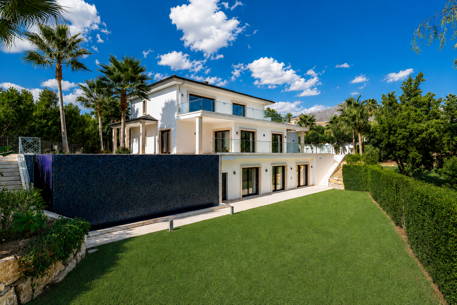 Villa in Nueva Andalucia