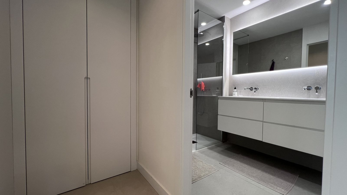 3 Bedroom Apartment in Marbella - Photo 22