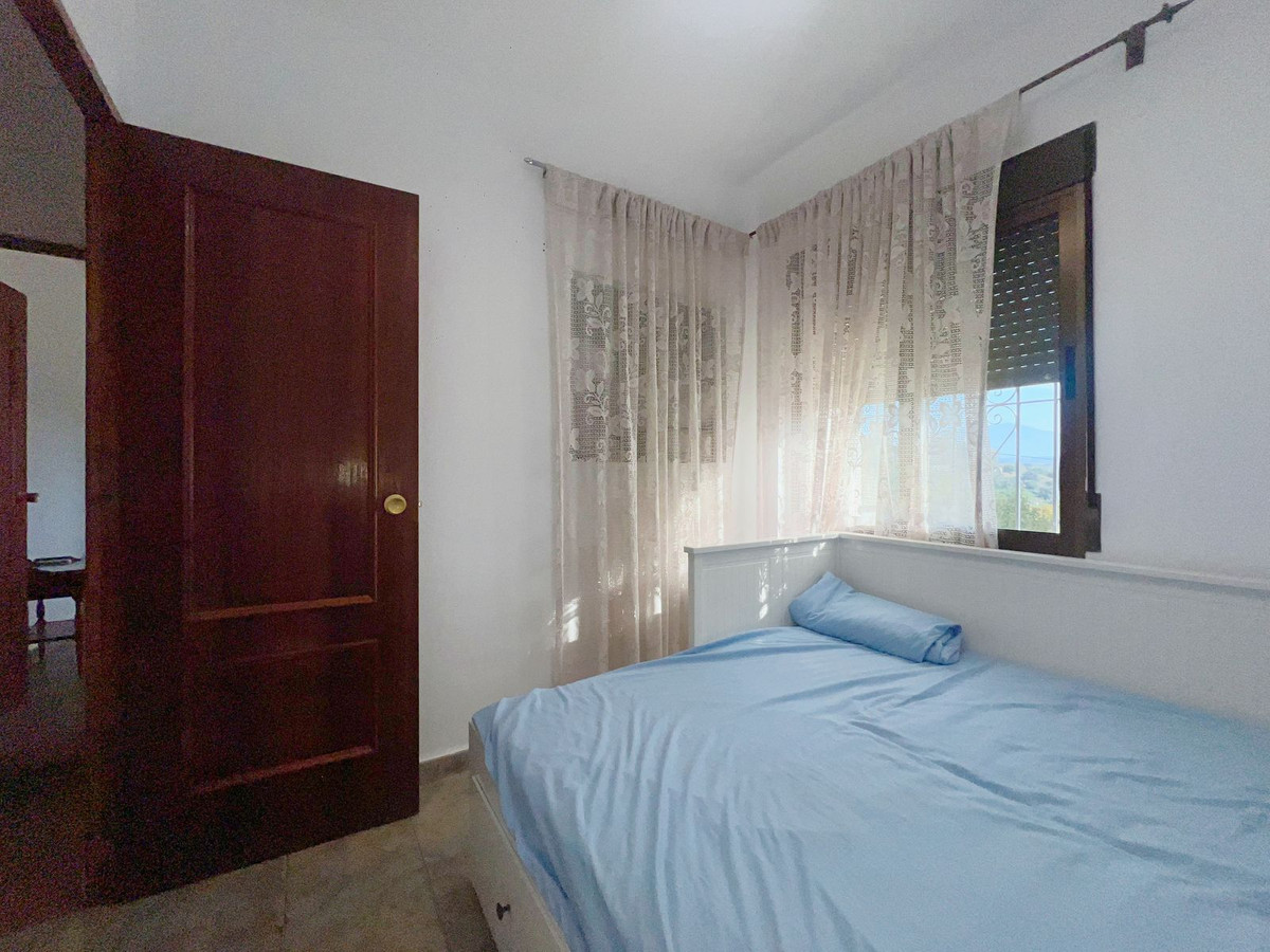 4 Bedroom Townhouse in Coín - Photo 24