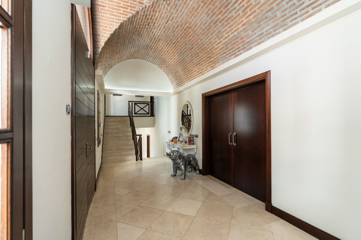 5 Bedroom Villa in Benahavís - Фото 9